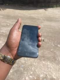 A picture of IPhone 8g Gb64 Btr100 Finger OK Bei 200k Exchange and