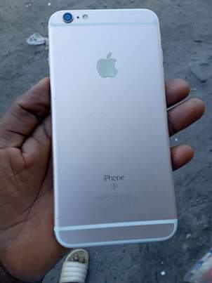 A picture of Iphone 6s plus gb64 wah