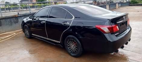 A picture of Very clean Es350 Full option Engine Gear Rims are nice