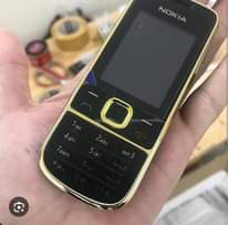 A picture of nokia 2700 mpyaa pamoja na betri na chaji.. 0782605797