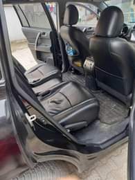 A picture of Quick deal Clean 2012 Toyota Highlander 3 rows Baked on
