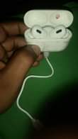A picture of A10s na airpods pro