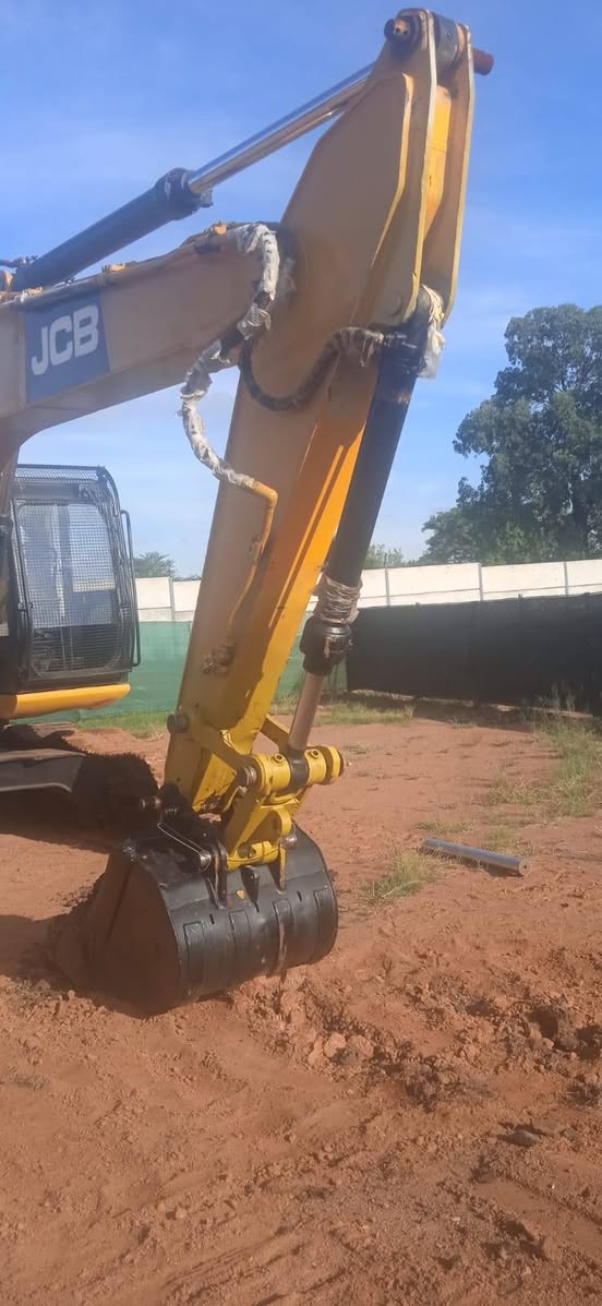 komatsu excavators
