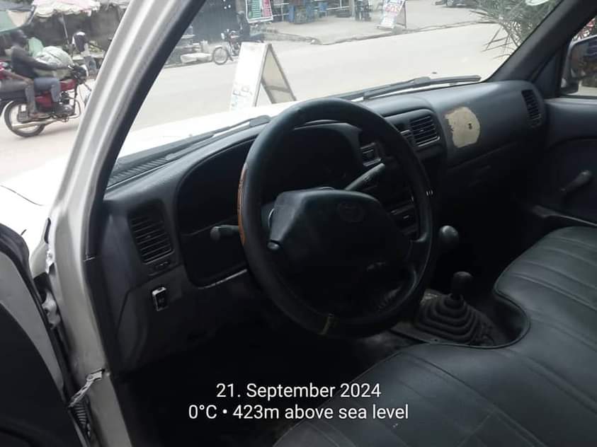 A picture of Toyota Hilux manual with lever gear normal price 9m location
