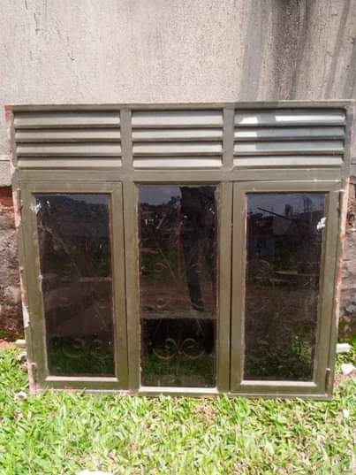 A picture of 4 8ft double door 350k