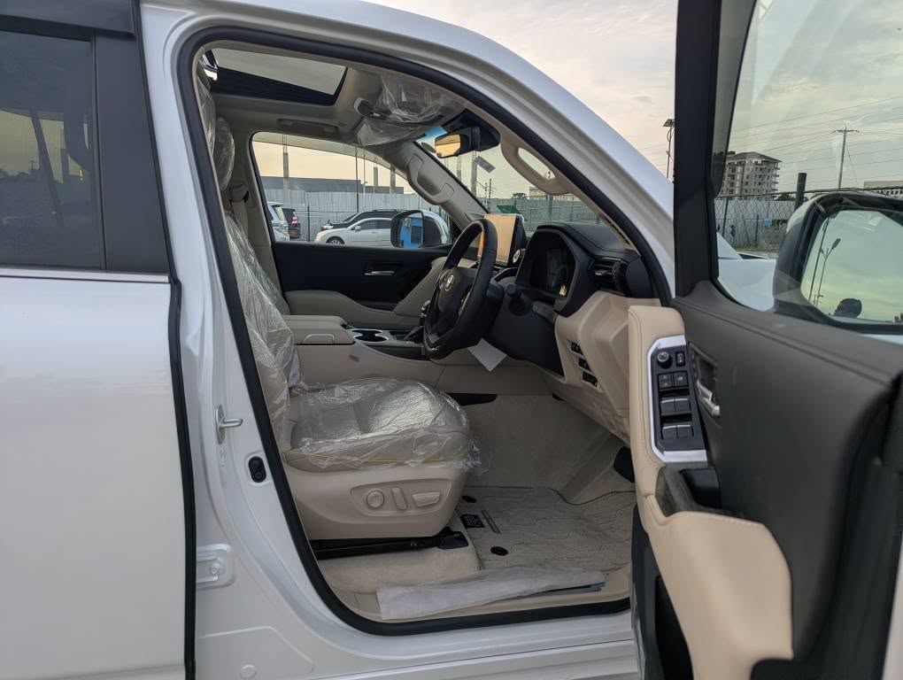 A picture of TOYOTA LAND CRUISER ZX