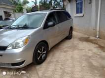 A picture of 2004 model sienna with AC front wheel drive nothing to