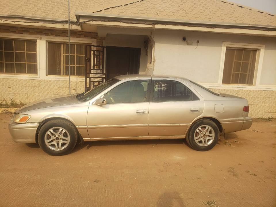 A picture of Camry 2 2
