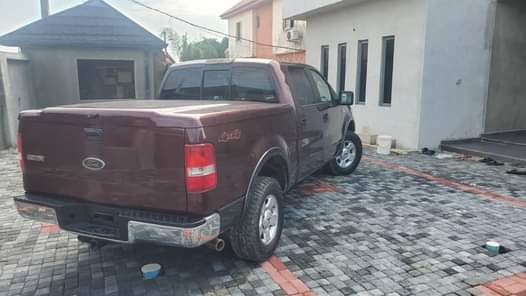 A picture of 2006 Ford F150 Lariat First User Untampered engine and gear
