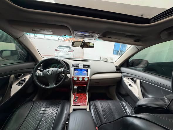 A picture of SE Toyota Camry 09