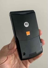 A picture of Get ur new single line motorola V3i Tsh 150 000