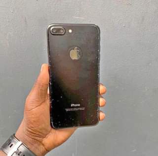 A picture of IPHONE 7 plus gb 128
