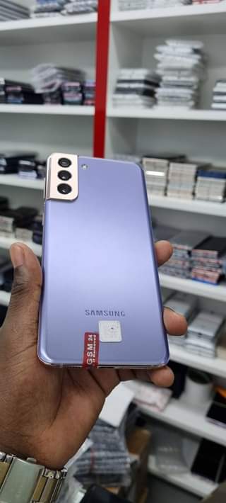 A picture of UK used original phones