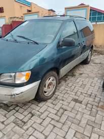 A picture of Clean Toyota Sienna