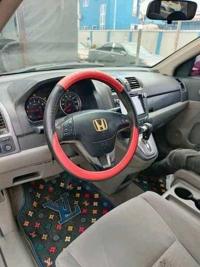 A picture of Honda CR V 2007 with silent Engine and smooth Gear