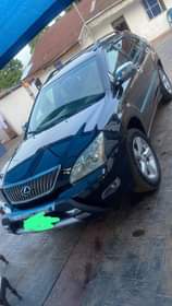 A picture of Lexus RX 330