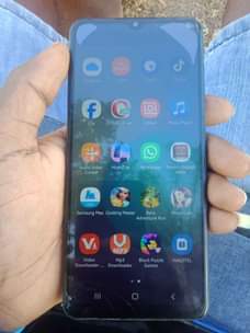 A picture of njoo uokote samsung ao2 inaram 2gb storage 32gb laini mbili