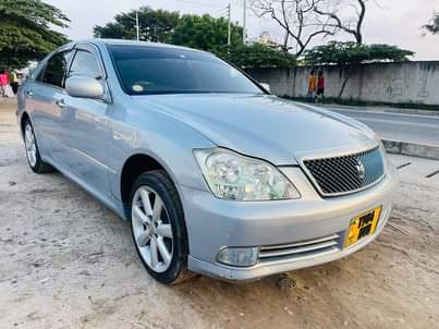 A picture of Toyota crown