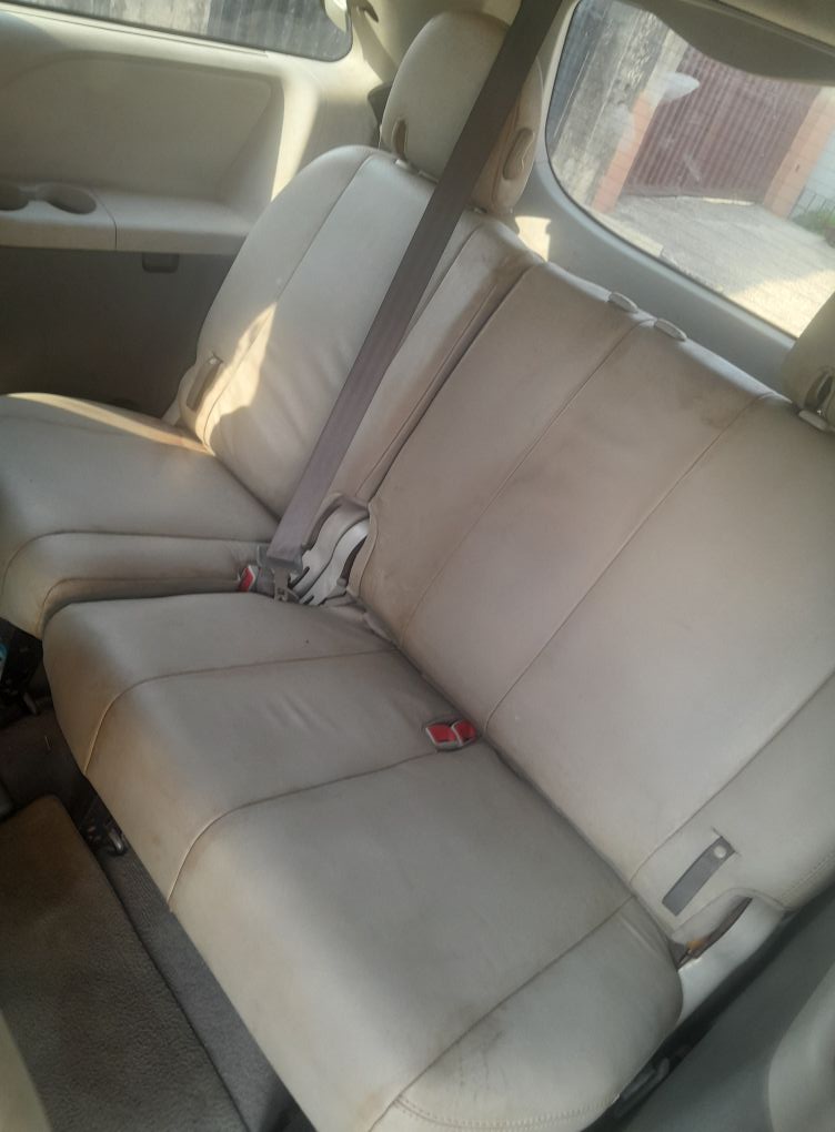 A picture of 2013 toyota sienna engine and gear working perfectly painted on