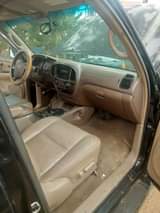 A picture of Toyota sequoia 2003