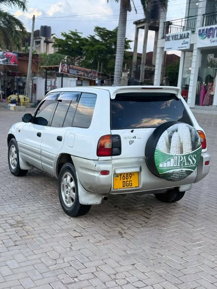 A picture of TOYOTA RAV4 0685044002