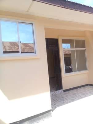 A picture of NYUMBA ZINAPANGISHWA BANANA UKOGA