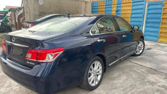 A picture of 2012 ES350 toks full option accident free sparkling clean and