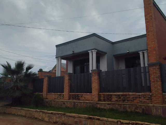 self compound houses