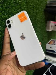 A picture of iPhone 11 64gib battery 84