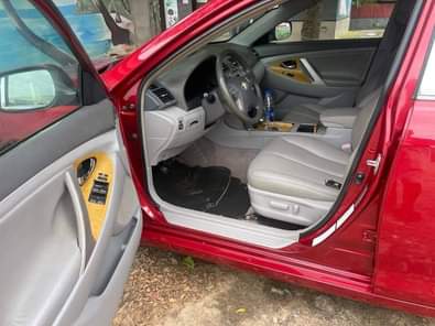 A picture of Unregistered 2011 Toyota Camry Available Keyless Alloy rims open roof