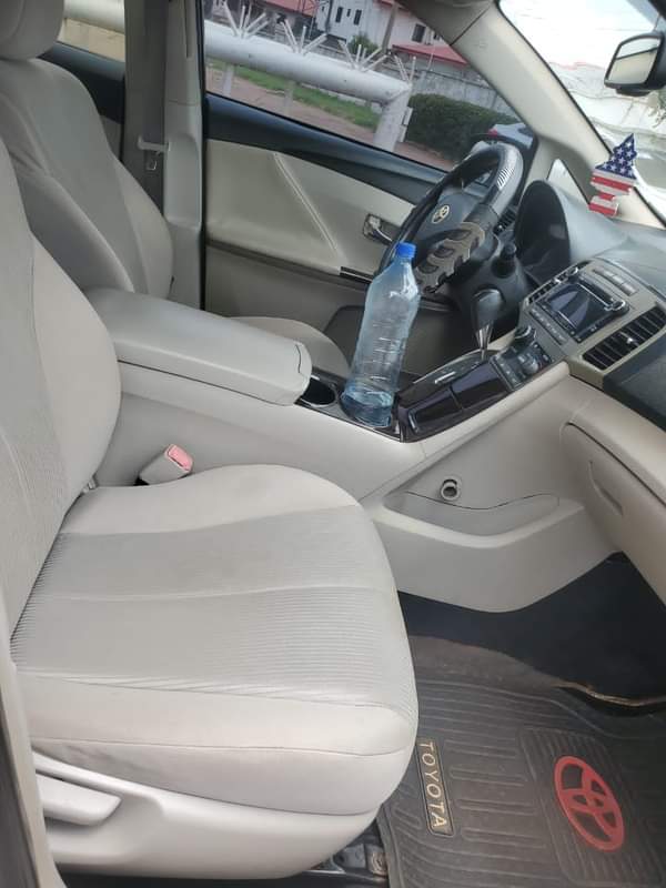 A picture of registered make toyota model venza YEAR 2010 condition ac chilling