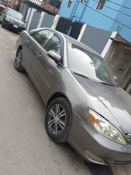 A picture of 2004 Toyota Camry