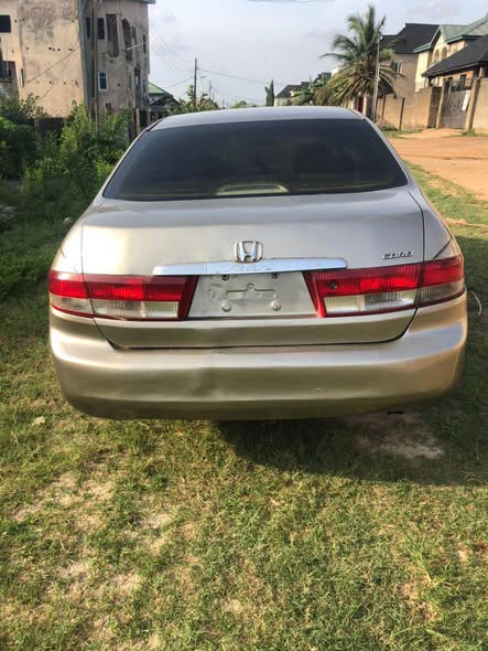 A picture of 05 Honda accord EOD engine is perfect Ac is chilling