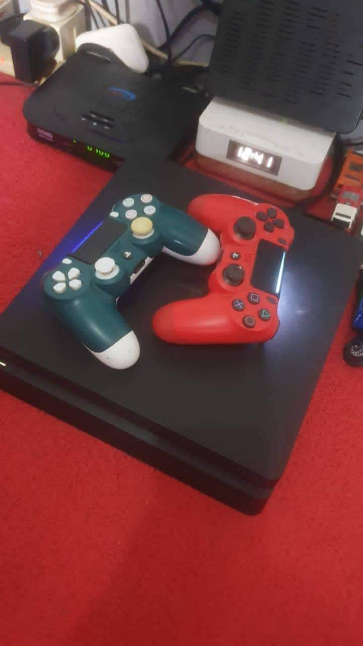 A picture of Playstation 4 slim