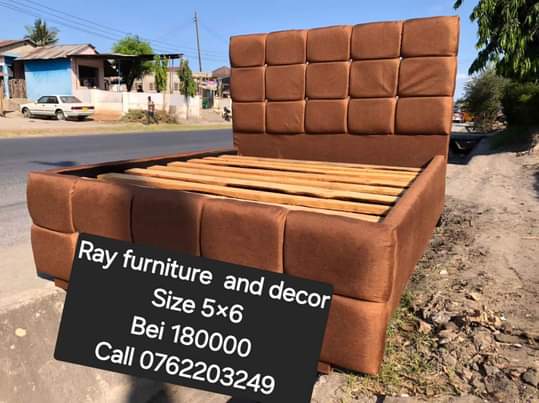 A picture of Bed sofa mpya 180000 nipigie 07622032249 usafiri ni Bure