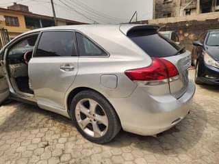 A picture of TOYOTA VENZA 2010