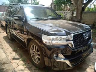 A picture of Toyota land cruiser upgraded