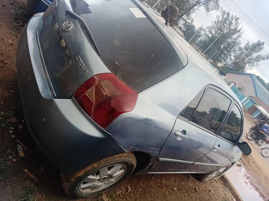 A picture of 2005 Toyota corolla obama
