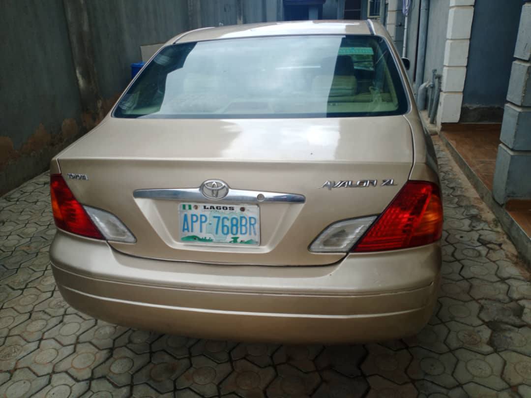 A picture of TOYOTA AVALON 2003 MODEL
