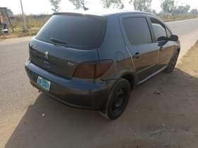A picture of Peugeot 307 manual Transmission 4 sale clean body and clean