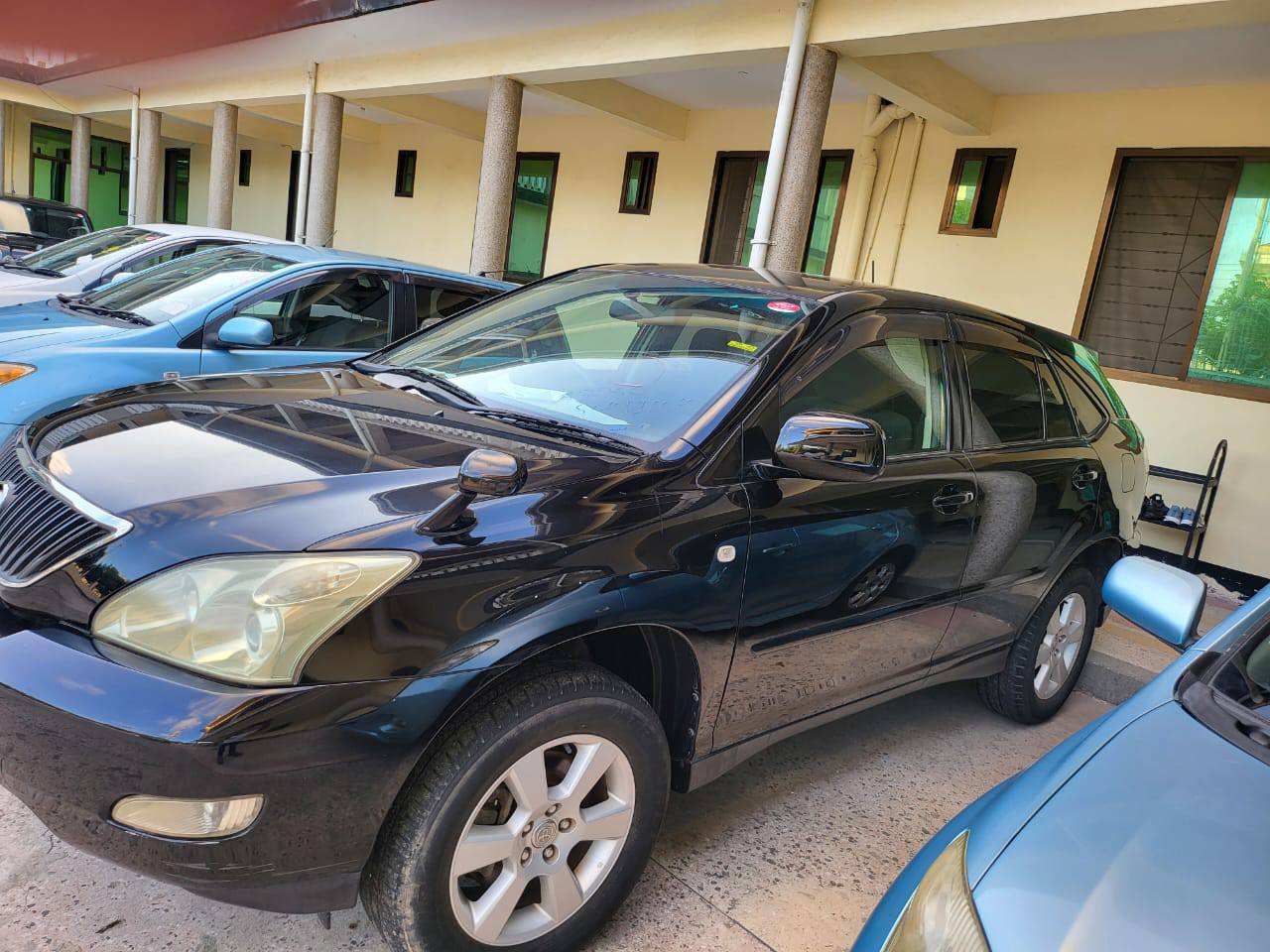 A picture of Toyota Harrier New