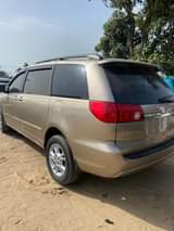 A picture of 2007 TOYOTA SIENNA