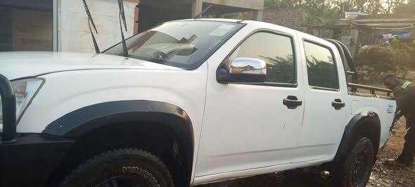 A picture of ISUZU DOUBLE CABINE UAR