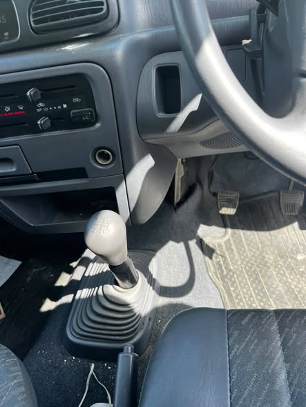 A picture of Toyota Noah Year 2000 Km 81854 Mil 27 5