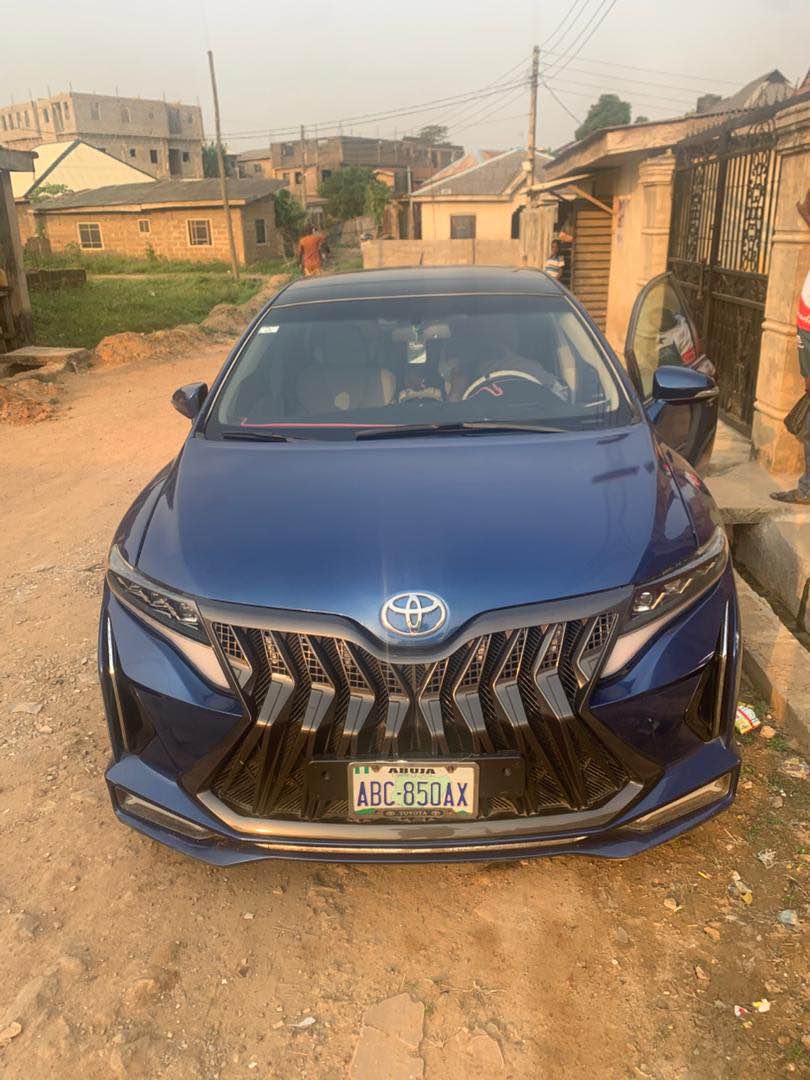 A picture of Toyota Venza 012 buy and drive