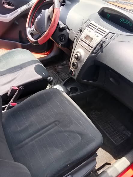 A picture of Toyota yaris 08