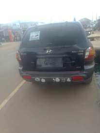 A picture of Hiyunda Santafe in good working condition Engine gear Ac going