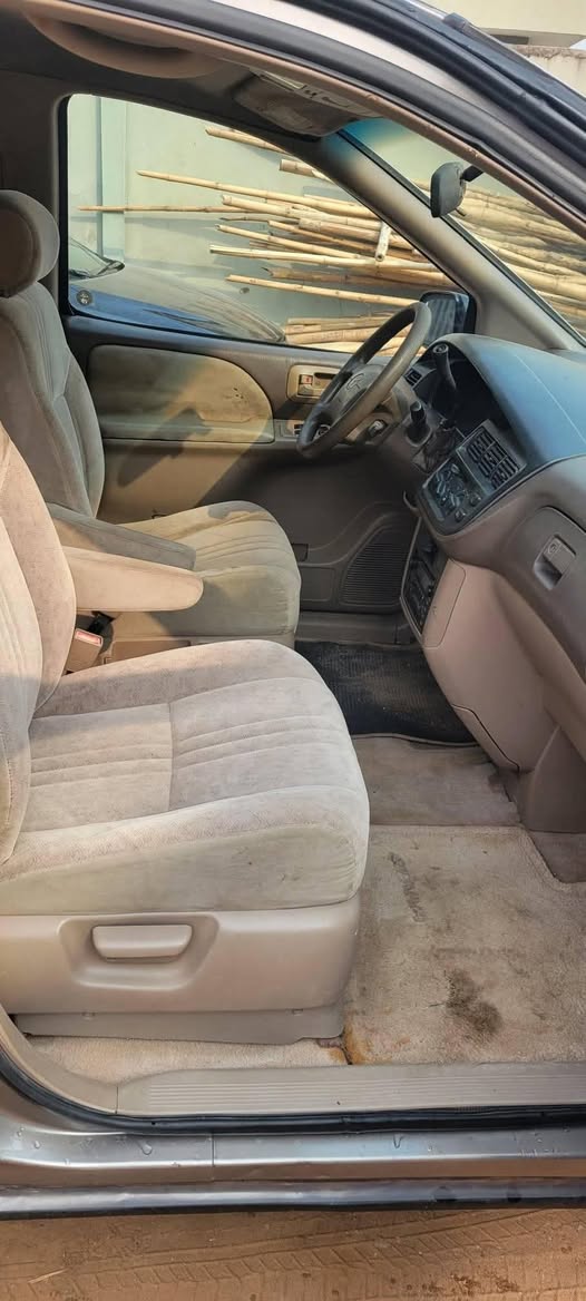 A picture of 2000 Sienna 2000