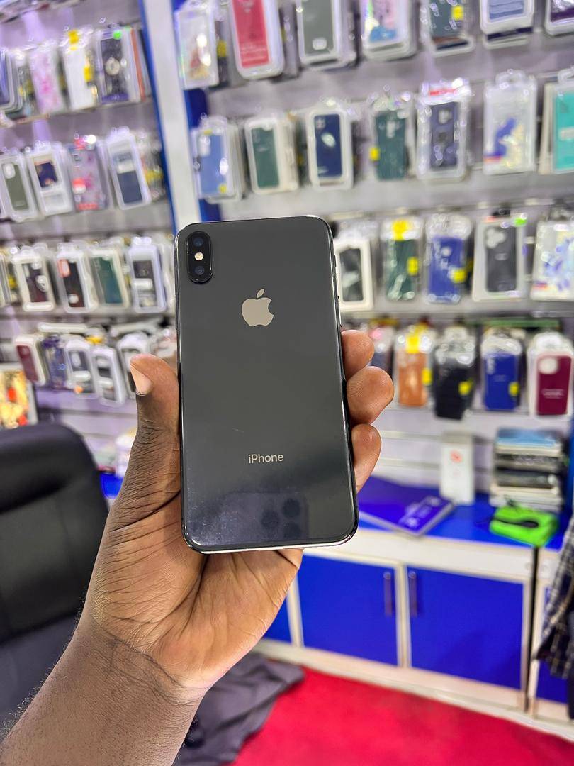 A picture of Iphone x