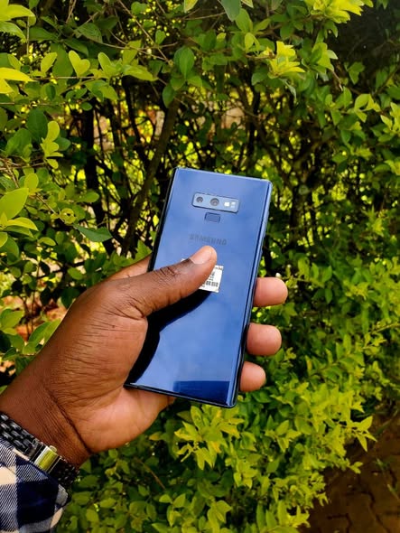A picture of Samsung Galaxy Note 9 128gb 6gbram at 200k 0756448893